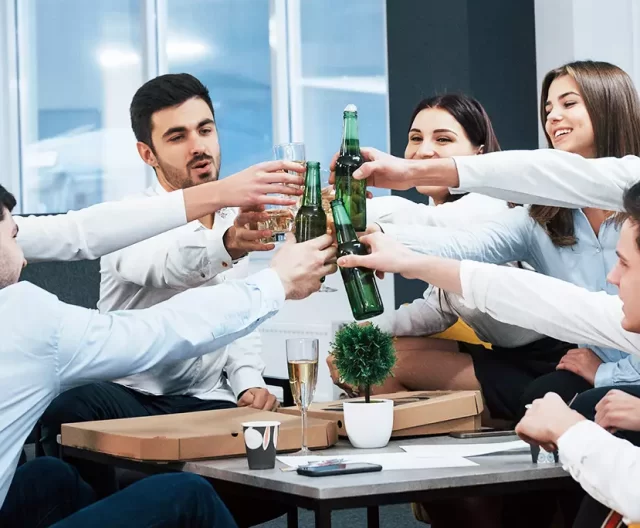 6 dicas para sua empresa promover um happy hour de sucesso